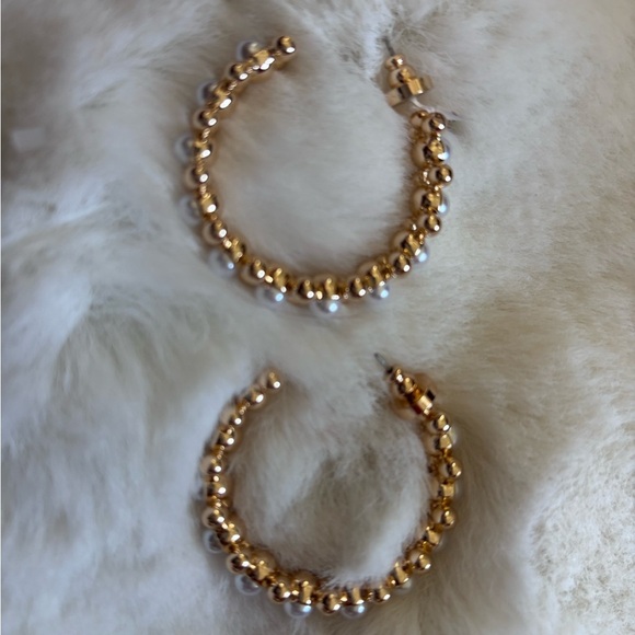 House of Harlow 1960 Pearl and Gold Hoops - Picture 2 of 3